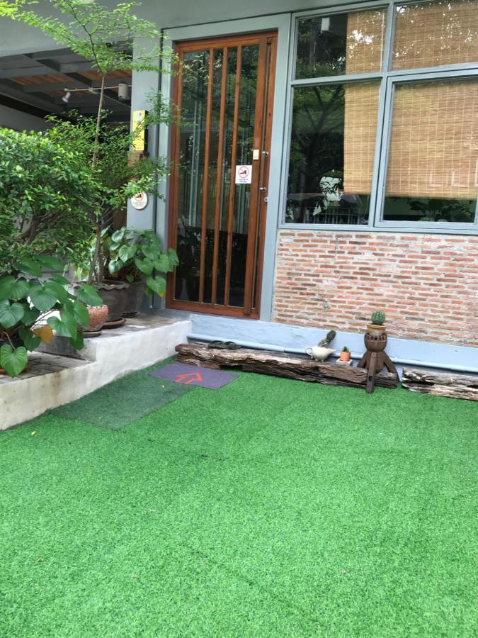 Nesuto Hostel Ramkamhaeng 52 Бангкок Екстер'єр фото