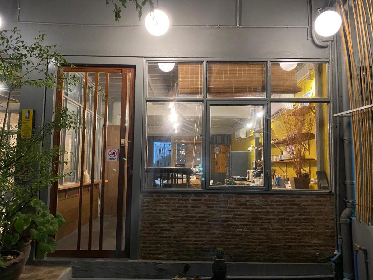 Nesuto Hostel Ramkamhaeng 52 Бангкок Екстер'єр фото
